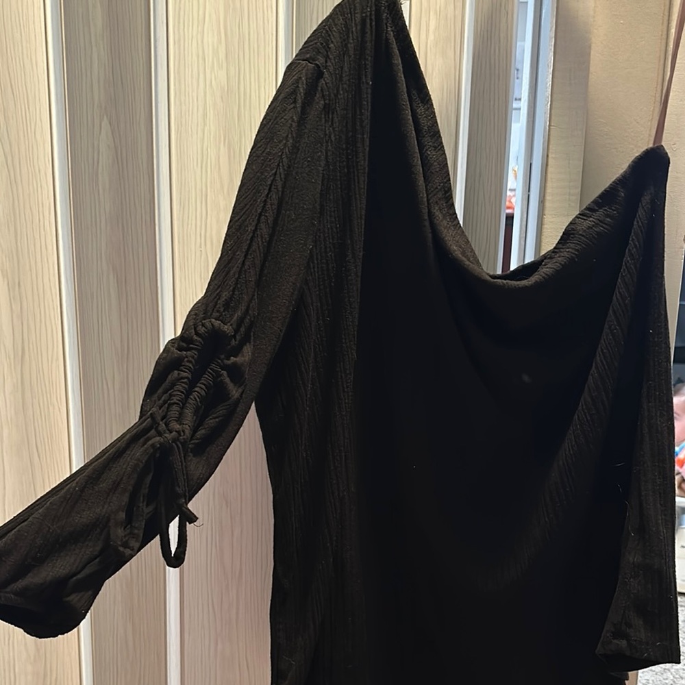 Chic Black Long-Sleeve off shoulder  Top